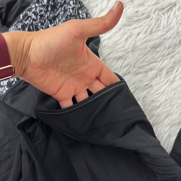 Lululemon Fresh Tracks Tight Black / Iced Wave White Black - Picture 4 of 7